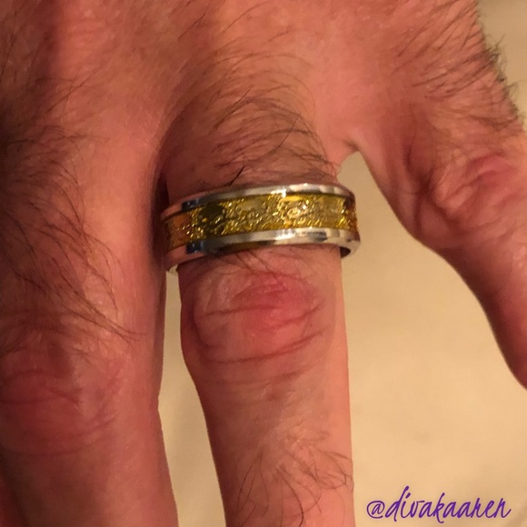 Stainless Steel Titanium Wedding Band/Ring Skull - Picture 3 of 5